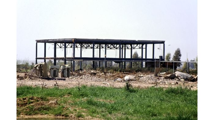 Das 1,5 km von Nimrud entfernte landwirtschaftliche Institut, das durch sieben-malige Bombardierung völlig dem Erdboden gleichgemacht wurde.