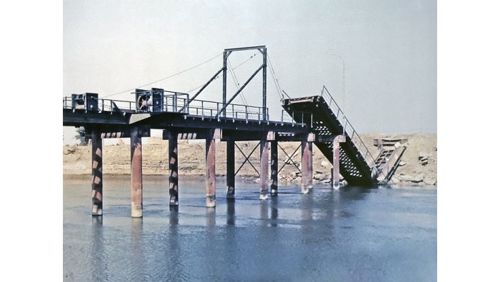 Die Al Gharb-Brücke (Nr. 73 der Liste) nach dem Luftangriff.